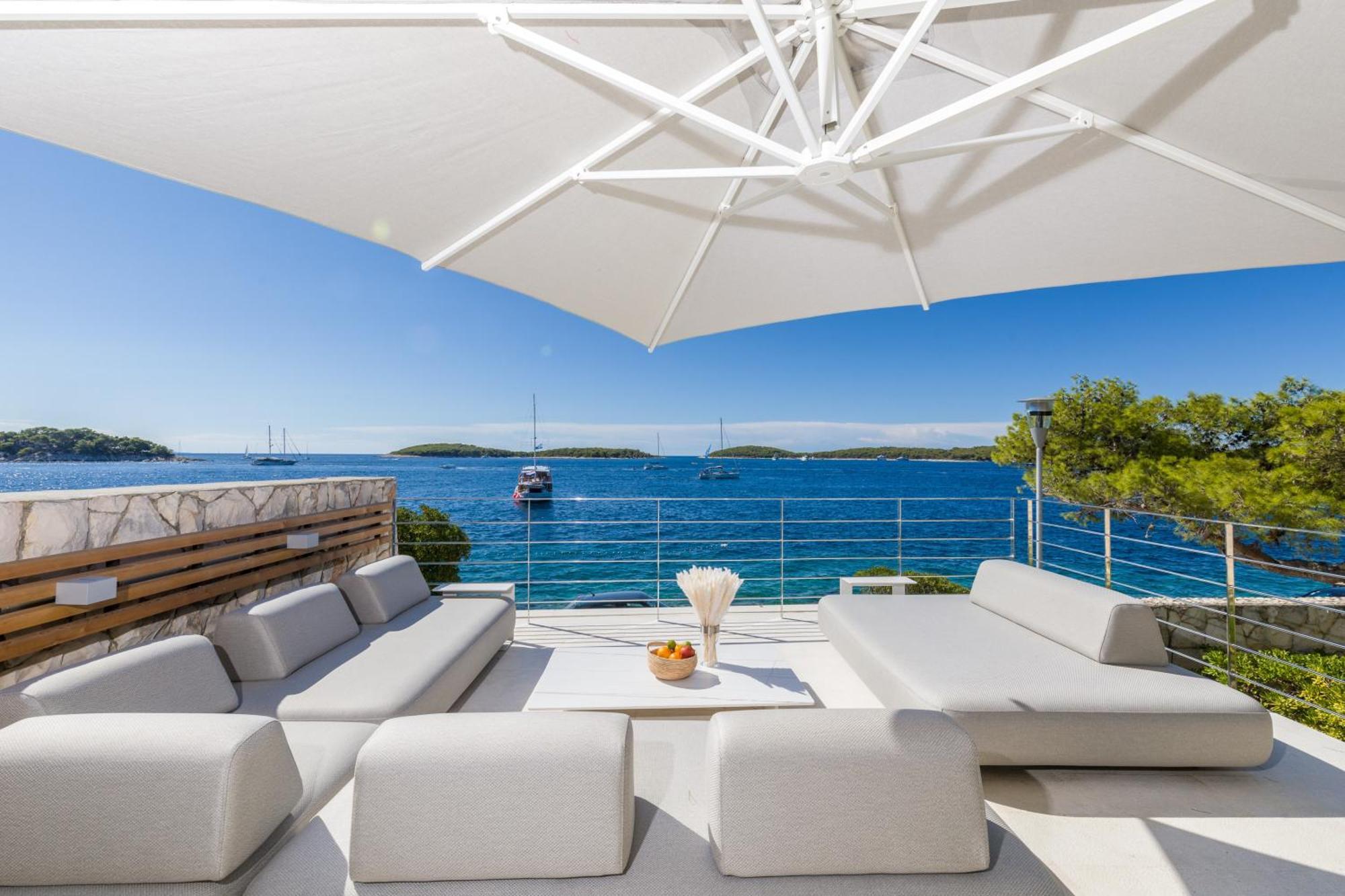 Pakleni View Villa: Seafront Splendor With Infinity Pool *